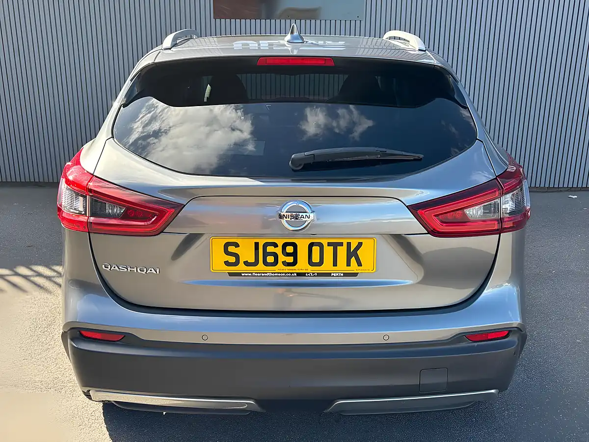 Used 2019 Nissan Qashqai Tekna Grey - Interior and Exterior details 8