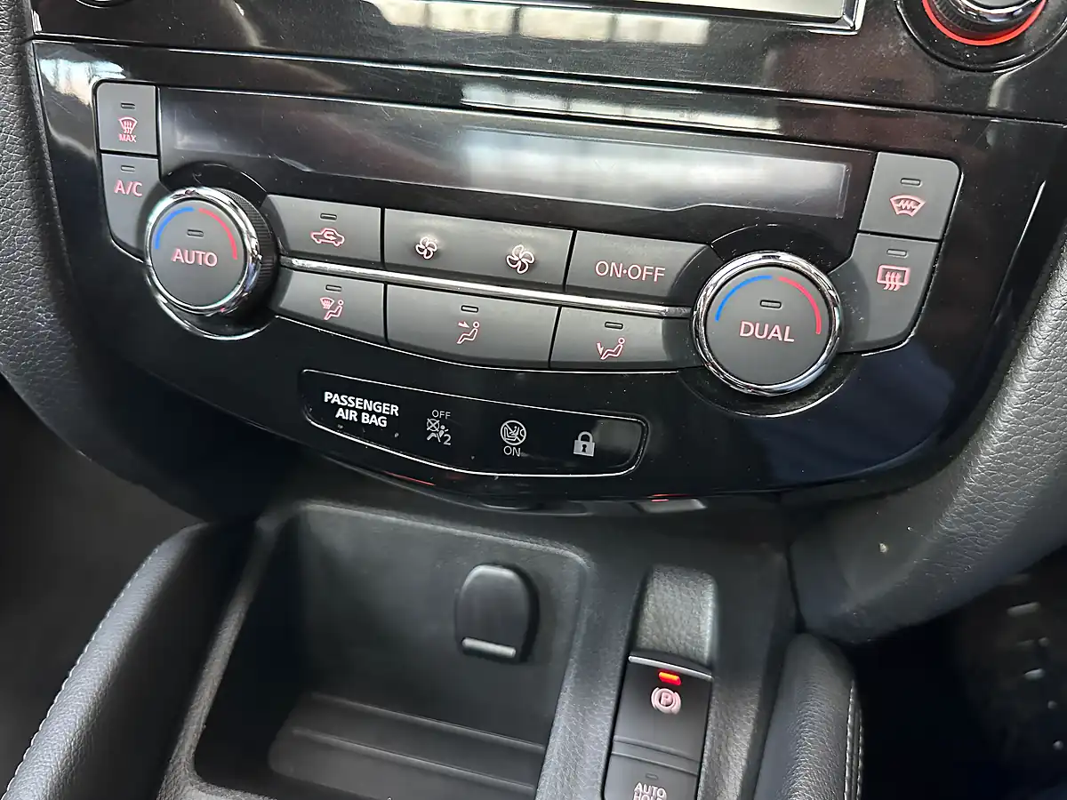 Used 2019 Nissan Qashqai Tekna Gun Metal Grey - Interior and Exterior details 12