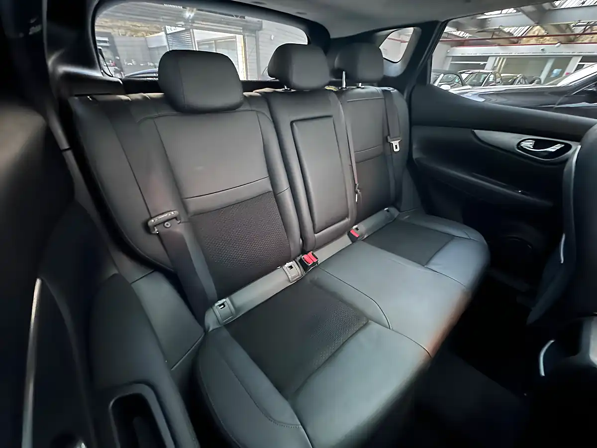 Used 2019 Nissan Qashqai Tekna Gun Metal Grey - Interior and Exterior details 4