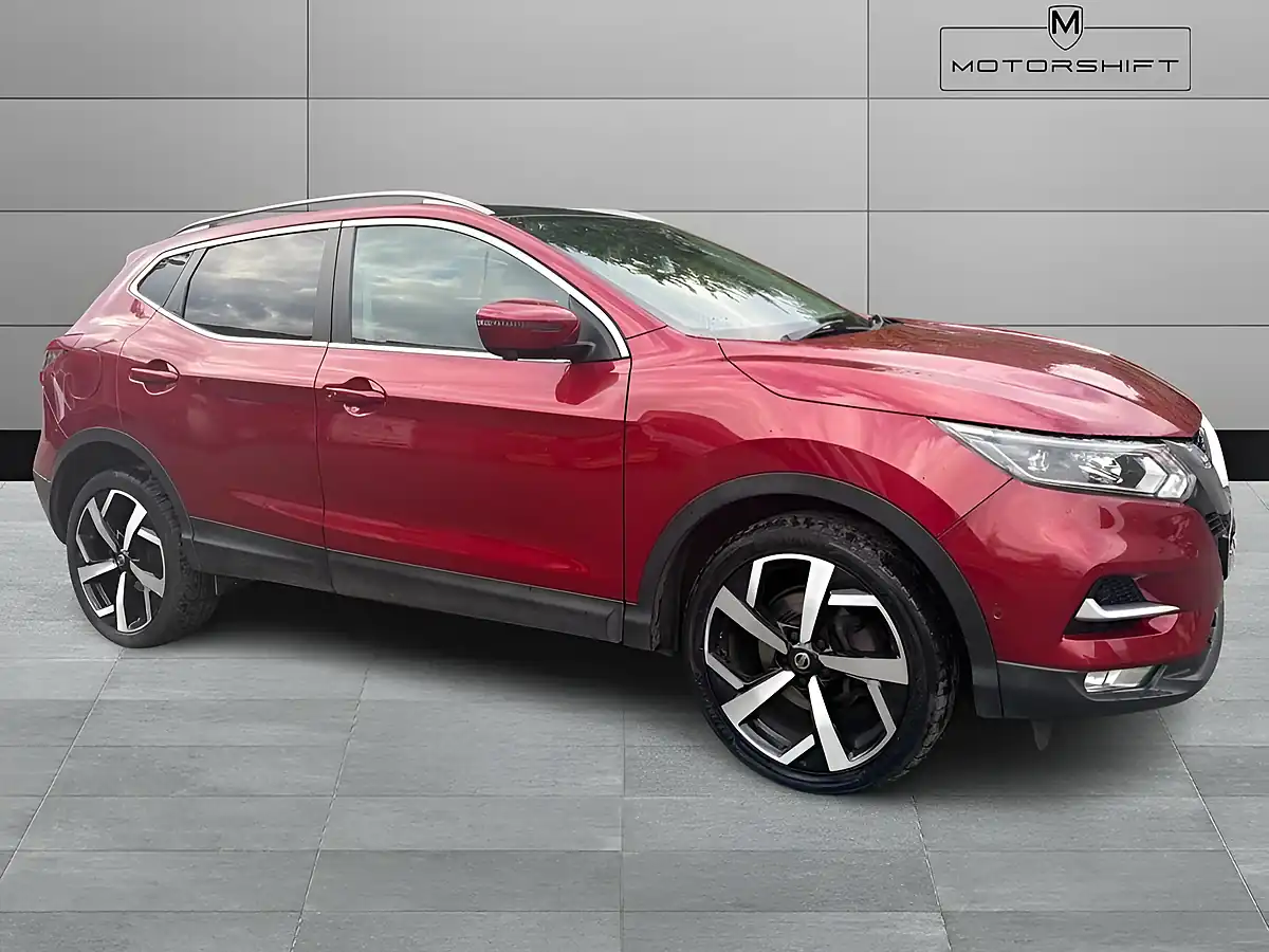 Used 2019 Nissan Qashqai Tekna Red - Front View