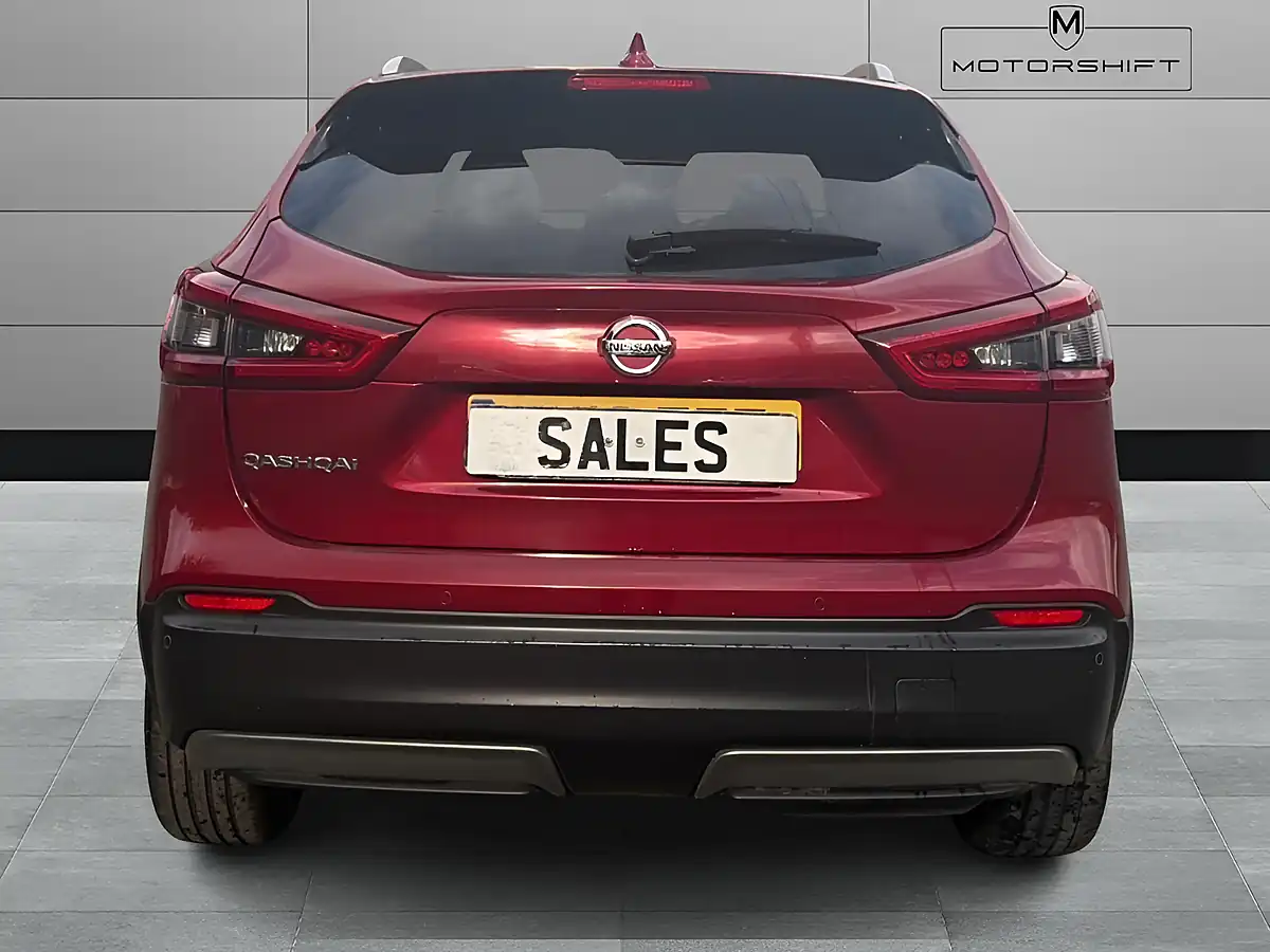 Used 2019 Nissan Qashqai Tekna Red - Interior and Exterior details 10