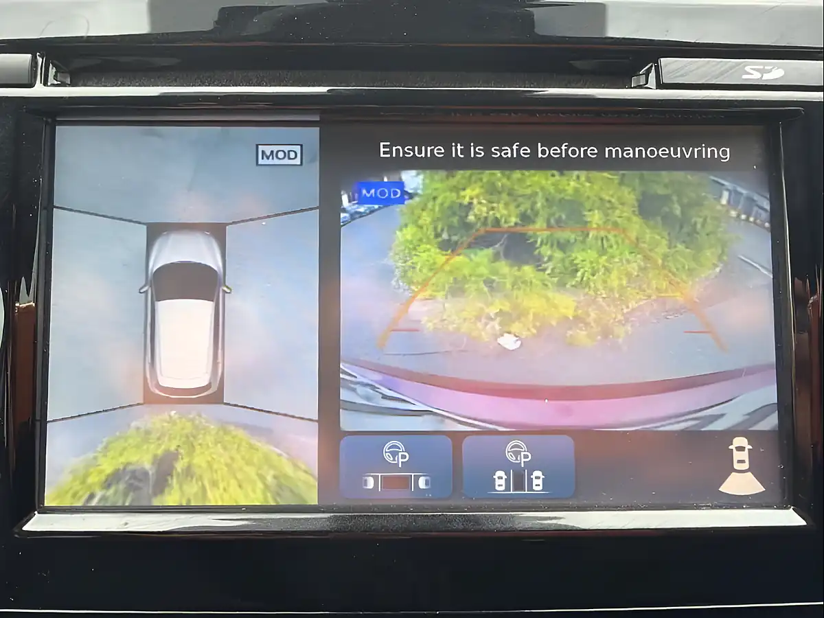 Used 2019 Nissan Qashqai Tekna Red - Interior and Exterior details 14