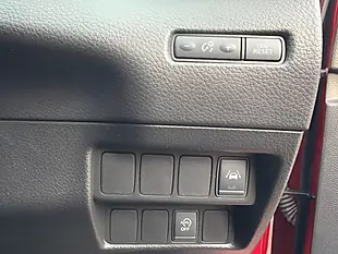 Used 2019 Nissan Qashqai Tekna Red - Interior and Exterior details 17