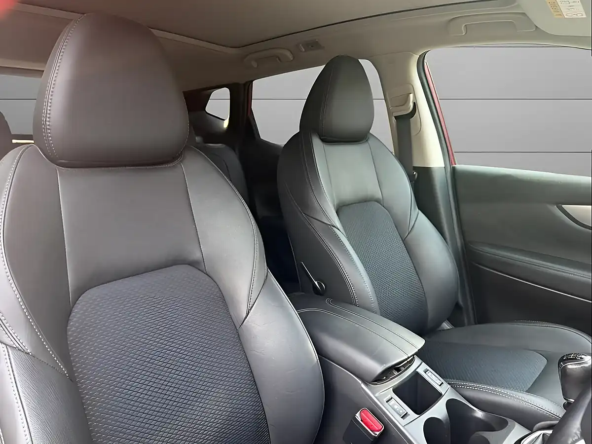 Used 2019 Nissan Qashqai Tekna Red - Interior and Exterior details 18