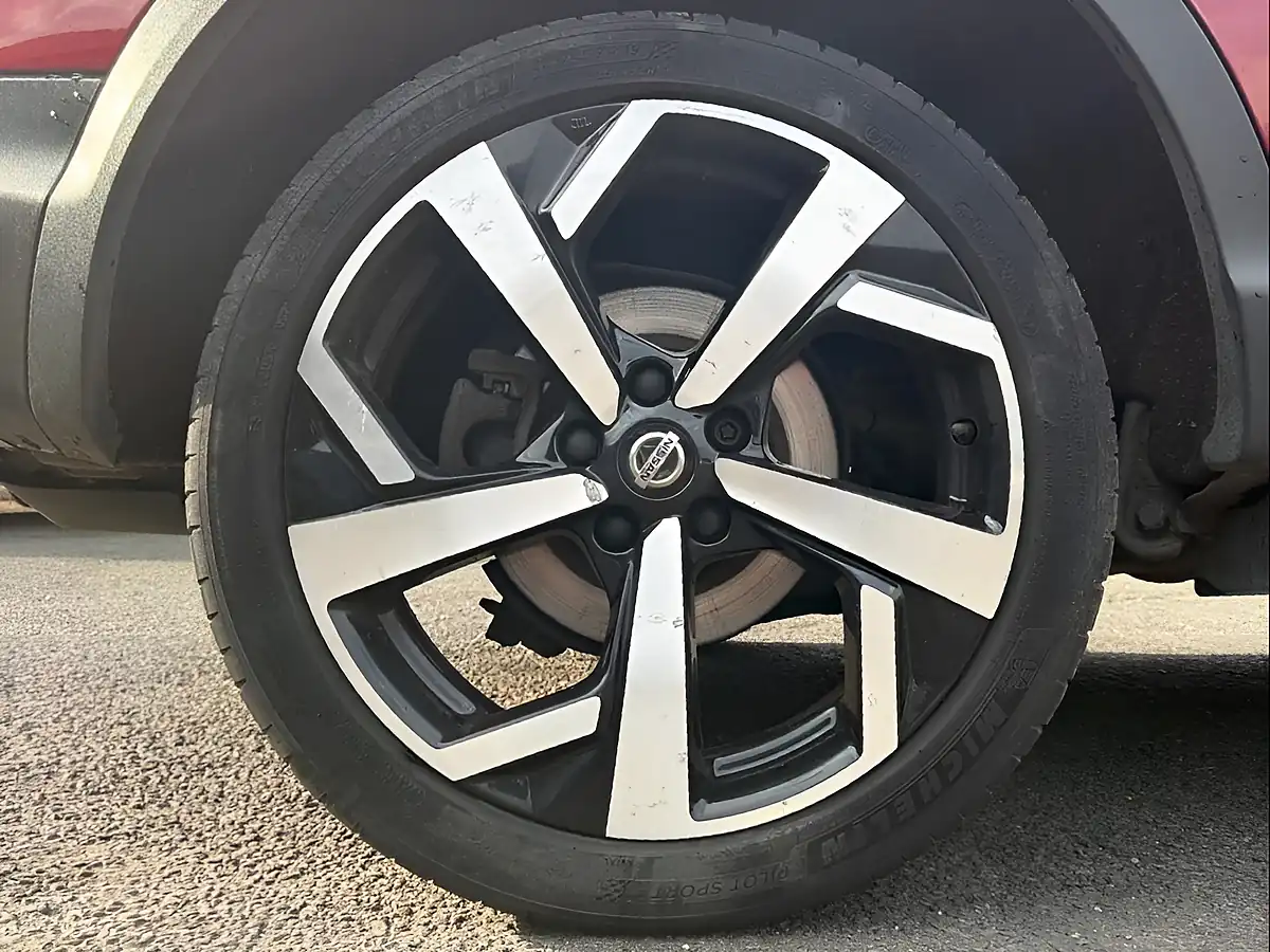Used 2019 Nissan Qashqai Tekna Red - Interior and Exterior details 20