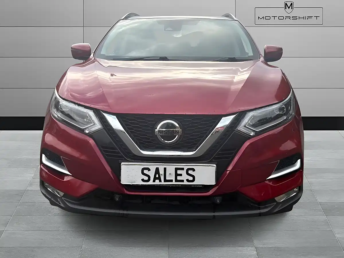 Used 2019 Nissan Qashqai Tekna Red - Interior and Exterior details 3