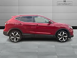 Used 2019 Nissan Qashqai Tekna Red - Interior and Exterior details 9