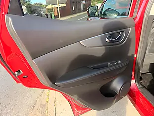 Used 2019 Nissan Qashqai Tekna Red - Interior and Exterior details 12