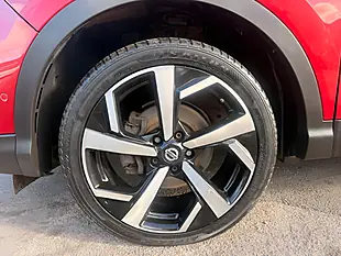 Used 2019 Nissan Qashqai Tekna Red - Interior and Exterior details 20