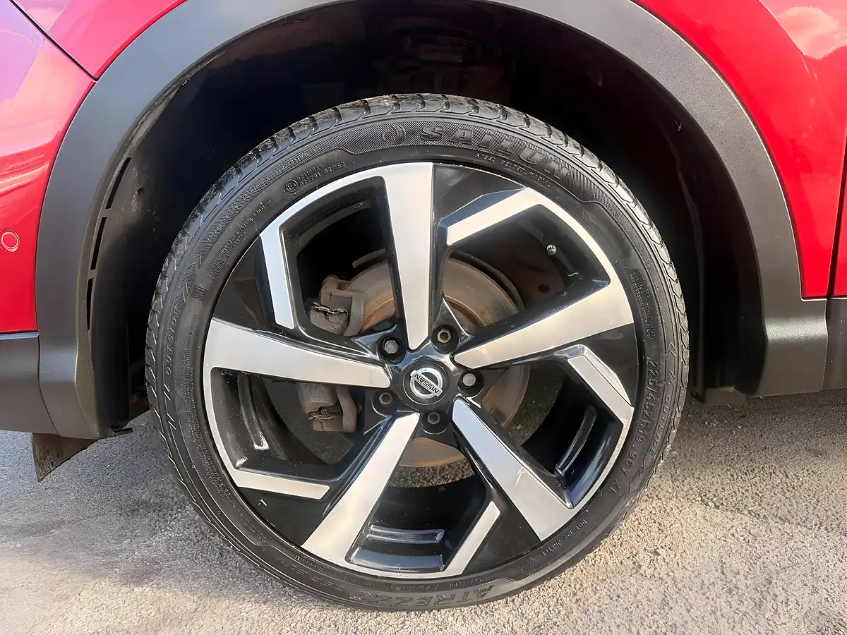 Used 2019 Nissan Qashqai Tekna Red - Interior and Exterior details 20