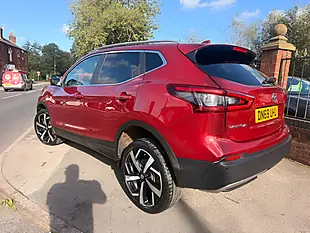 Used 2019 Nissan Qashqai Tekna Red - Interior and Exterior details 4
