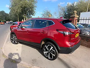 Used 2019 Nissan Qashqai Tekna Red - Interior and Exterior details 5