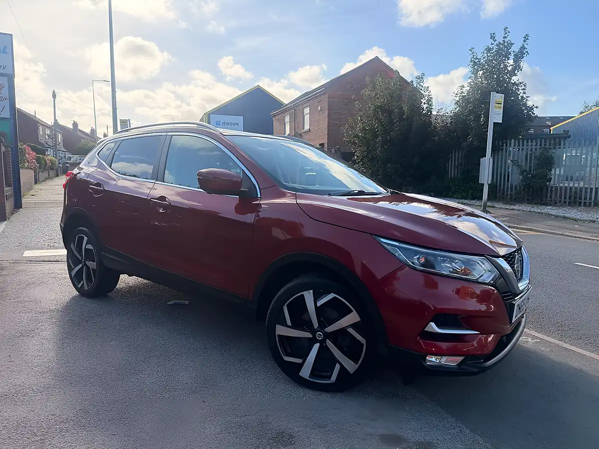 Used 2019 Nissan Qashqai Tekna Red - Interior and Exterior details 6