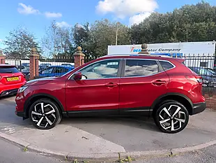 Used 2019 Nissan Qashqai Tekna Red - Interior and Exterior details 7
