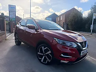 Used 2019 Nissan Qashqai Tekna Red - Interior and Exterior details 8