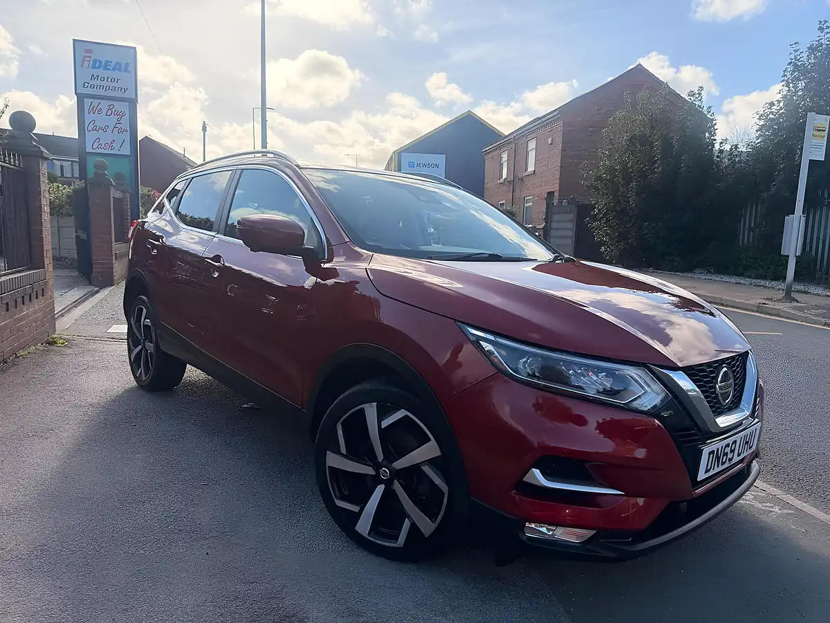Used 2019 Nissan Qashqai Tekna Red - Interior and Exterior details 8