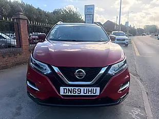 Used 2019 Nissan Qashqai Tekna Red - Interior and Exterior details 9