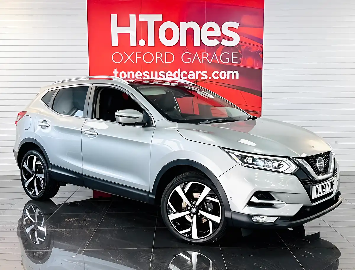 Used 2019 Nissan Qashqai Tekna Silver - Front View