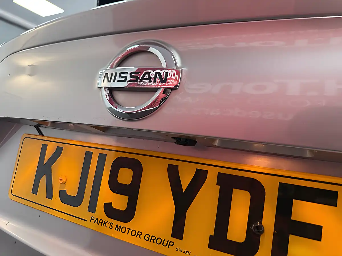 Used 2019 Nissan Qashqai Tekna Silver - Interior and Exterior details 10
