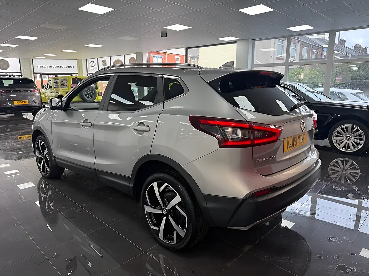 Used 2019 Nissan Qashqai Tekna Silver - Interior and Exterior details 12