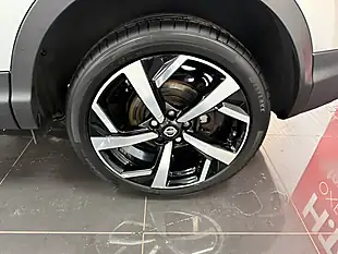 Used 2019 Nissan Qashqai Tekna Silver - Interior and Exterior details 13