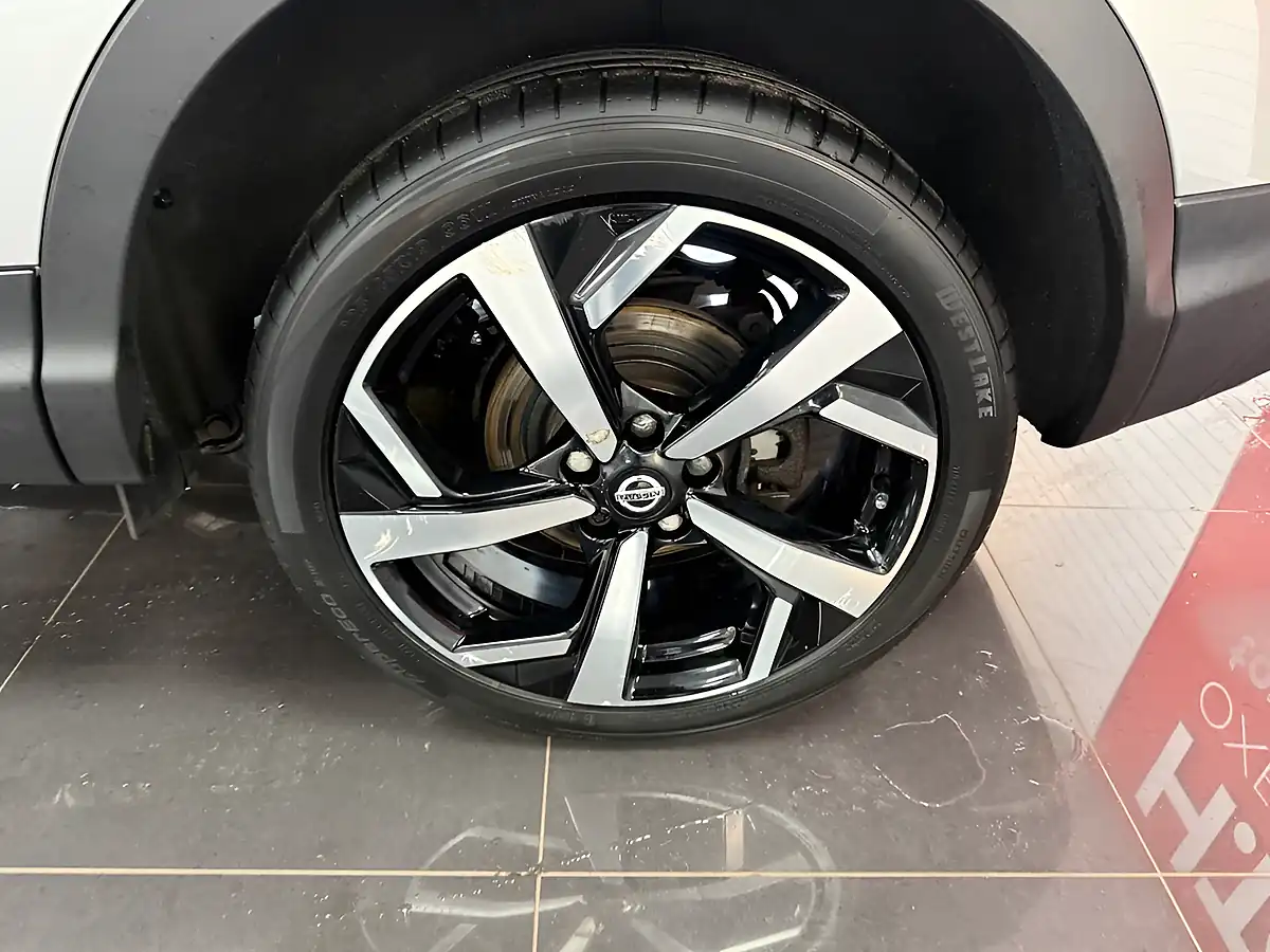 Used 2019 Nissan Qashqai Tekna Silver - Interior and Exterior details 13