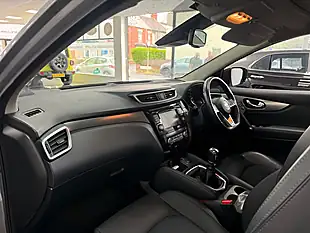 Used 2019 Nissan Qashqai Tekna Silver - Interior and Exterior details 14