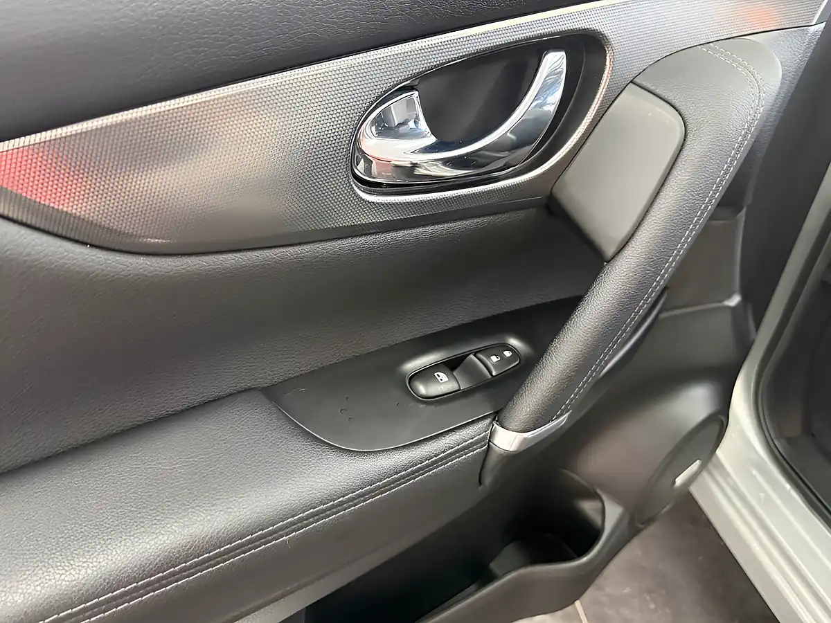 Used 2019 Nissan Qashqai Tekna Silver - Interior and Exterior details 16