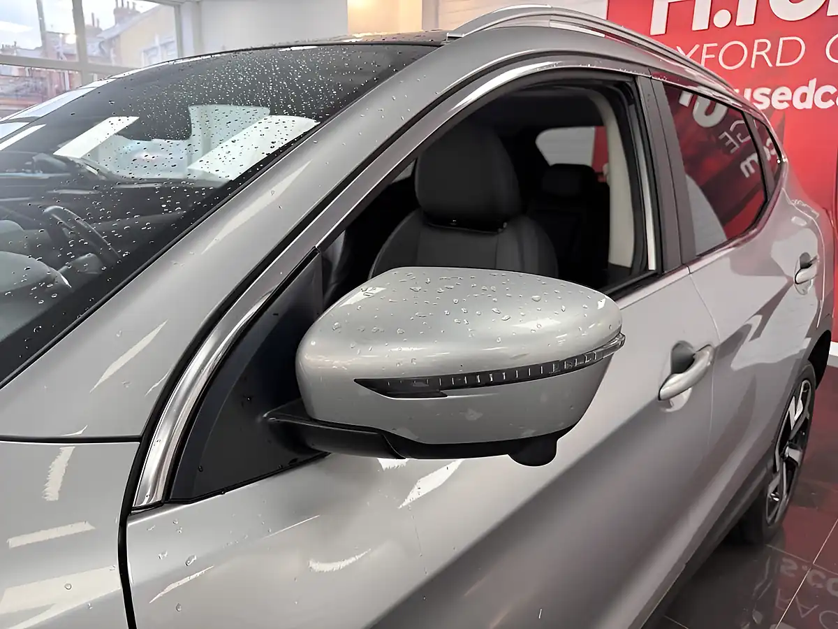 Used 2019 Nissan Qashqai Tekna Silver - Interior and Exterior details 18