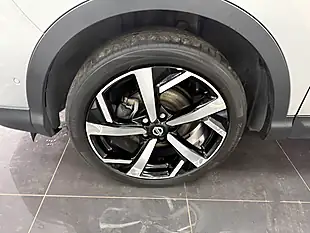 Used 2019 Nissan Qashqai Tekna Silver - Interior and Exterior details 19