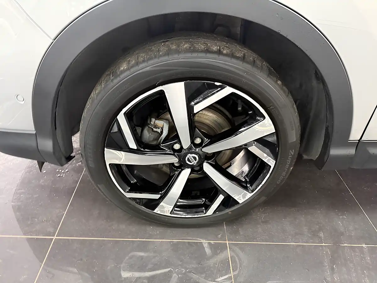 Used 2019 Nissan Qashqai Tekna Silver - Interior and Exterior details 19
