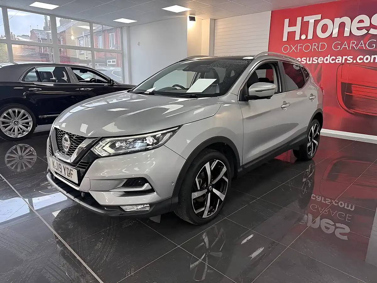 Used 2019 Nissan Qashqai Tekna Silver - Interior and Exterior details 20