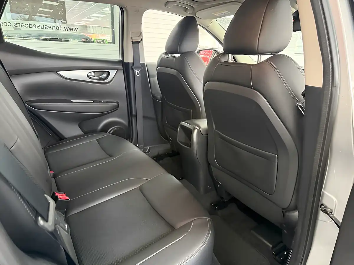 Used 2019 Nissan Qashqai Tekna Silver - Interior and Exterior details 4