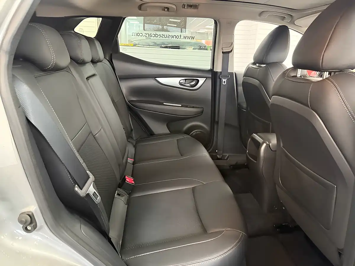 Used 2019 Nissan Qashqai Tekna Silver - Interior and Exterior details 5