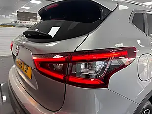 Used 2019 Nissan Qashqai Tekna Silver - Interior and Exterior details 8