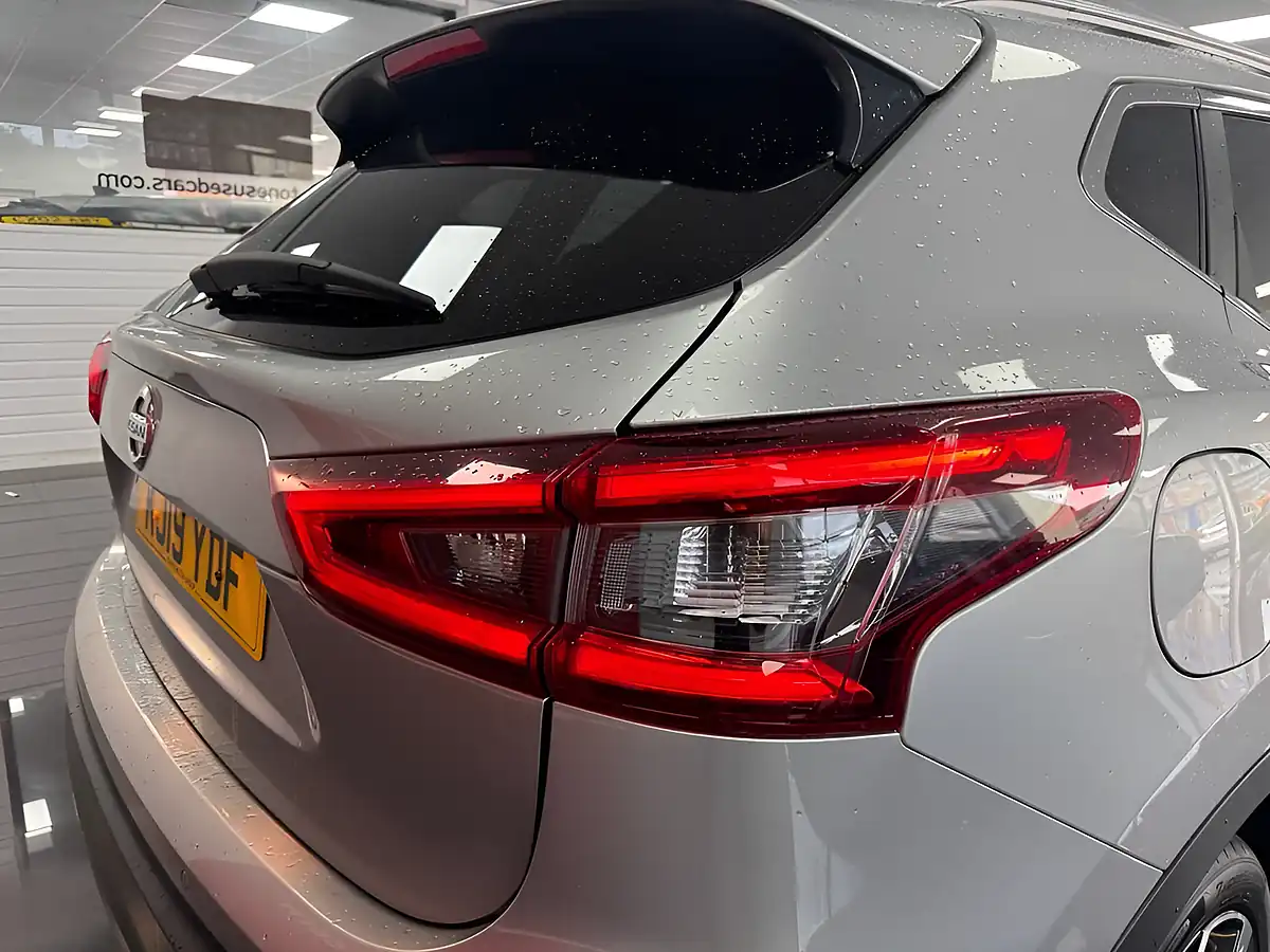 Used 2019 Nissan Qashqai Tekna Silver - Interior and Exterior details 8
