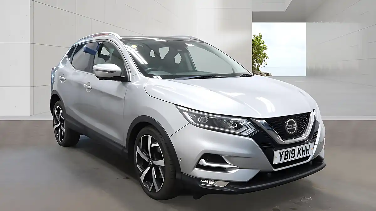 Used 2019 Nissan Qashqai Tekna Silver - Front View
