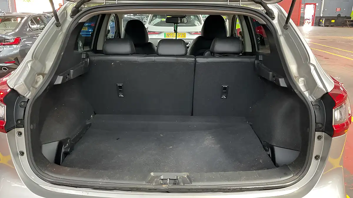 Used 2019 Nissan Qashqai Tekna Silver - Interior and Exterior details 11