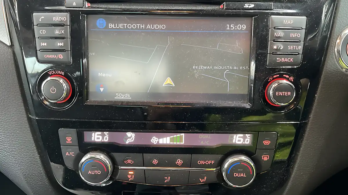 Used 2019 Nissan Qashqai Tekna Silver - Interior and Exterior details 12