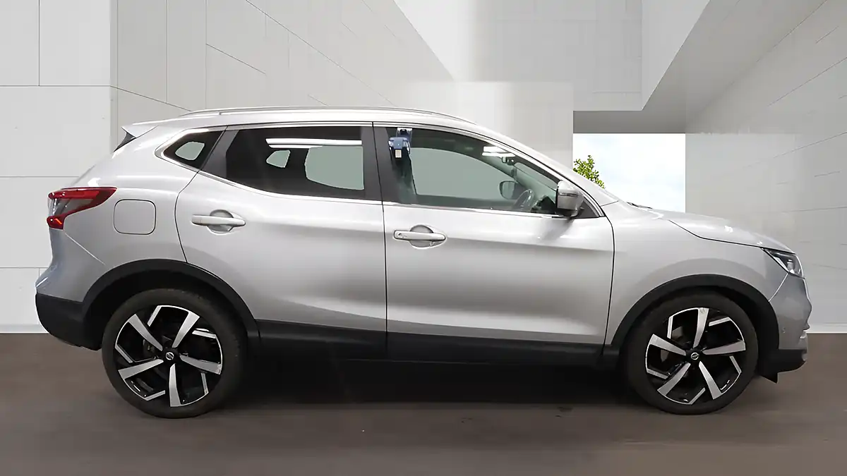 Used 2019 Nissan Qashqai Tekna Silver - Interior and Exterior details 5