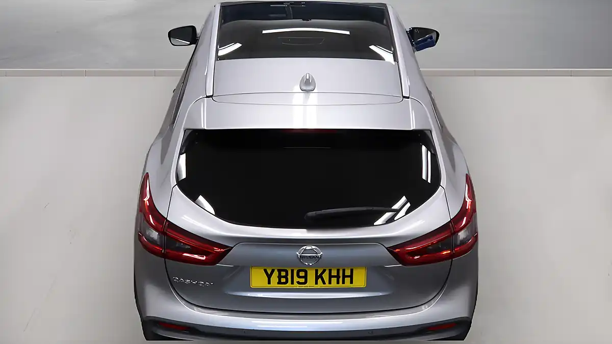 Used 2019 Nissan Qashqai Tekna Silver - Interior and Exterior details 8
