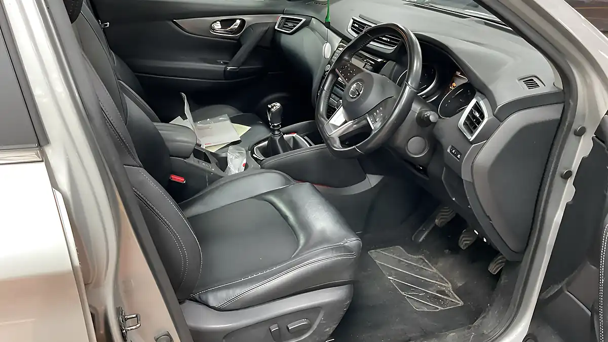 Used 2019 Nissan Qashqai Tekna Silver - Interior and Exterior details 9