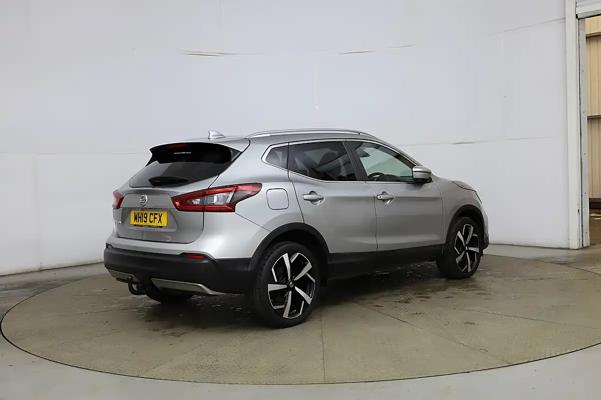 Used 2019 Nissan Qashqai Tekna Silver - Interior and Exterior details 6