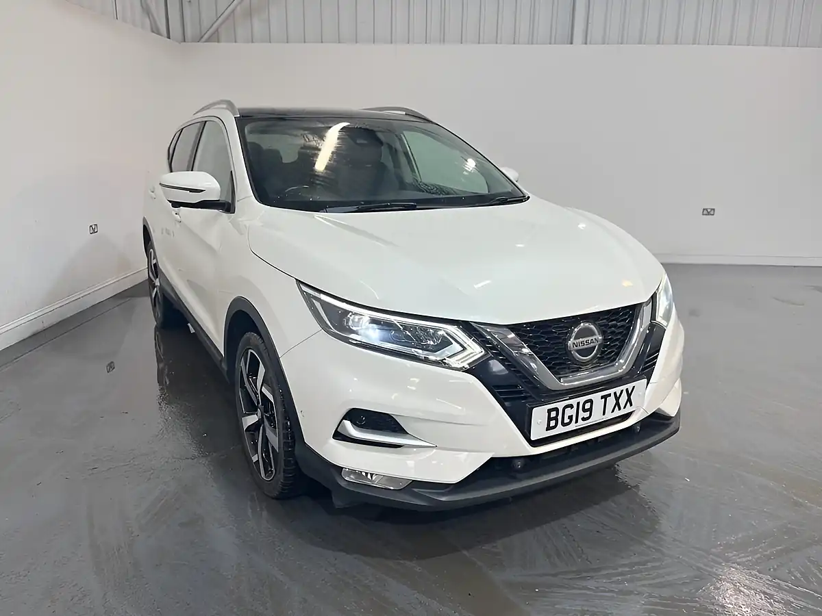 Used 2019 Nissan Qashqai Tekna White - Front View