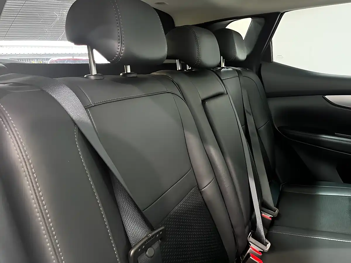 Used 2019 Nissan Qashqai Tekna White - Interior and Exterior details 12