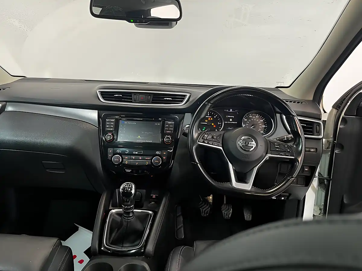 Used 2019 Nissan Qashqai Tekna White - Interior and Exterior details 14
