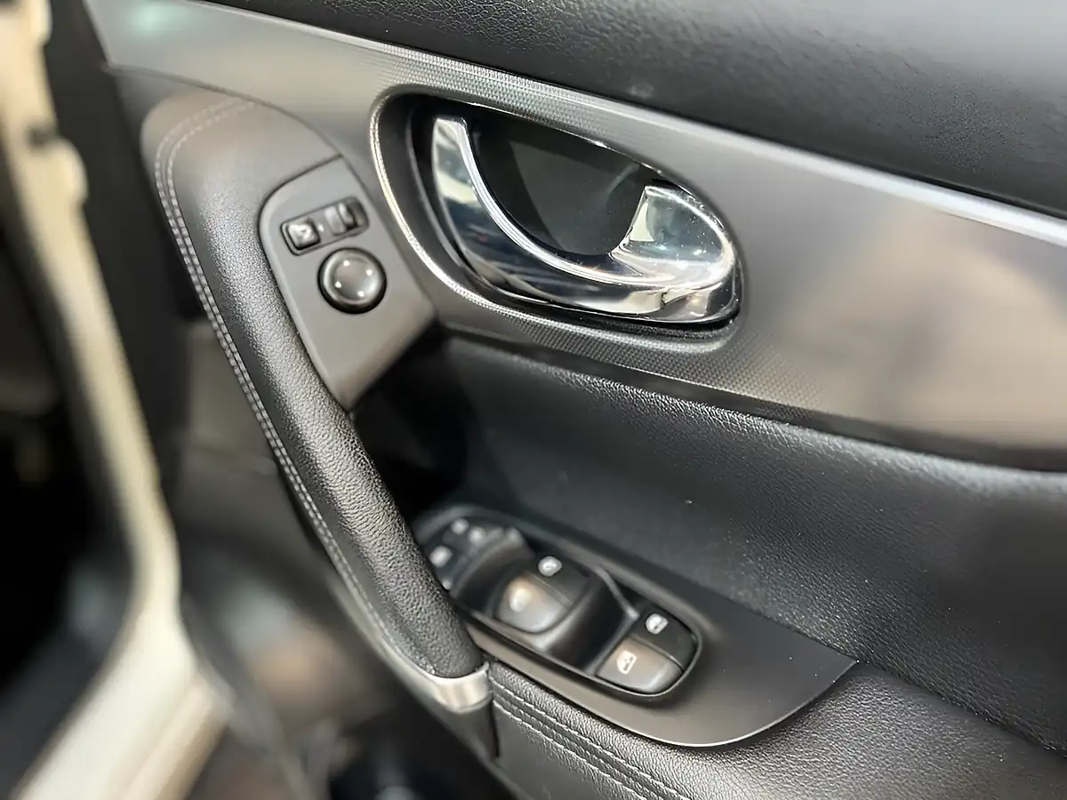 Used 2019 Nissan Qashqai Tekna White - Interior and Exterior details 15