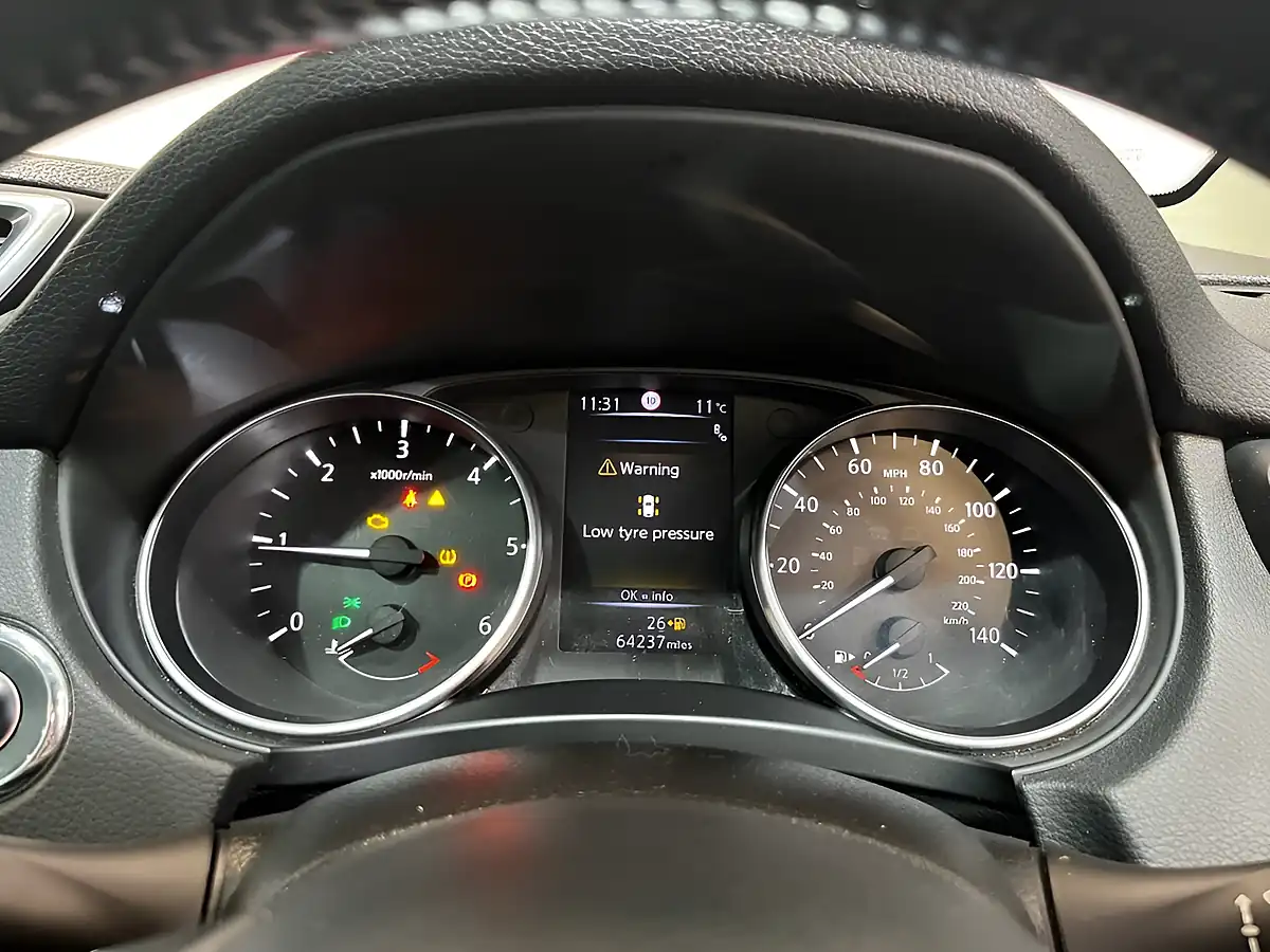 Used 2019 Nissan Qashqai Tekna White - Interior and Exterior details 18