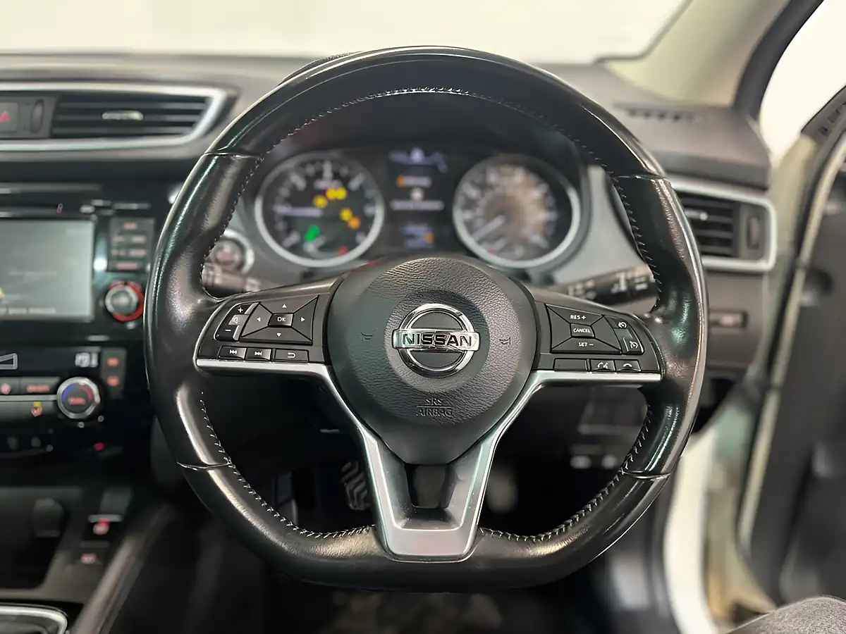 Used 2019 Nissan Qashqai Tekna White - Interior and Exterior details 19