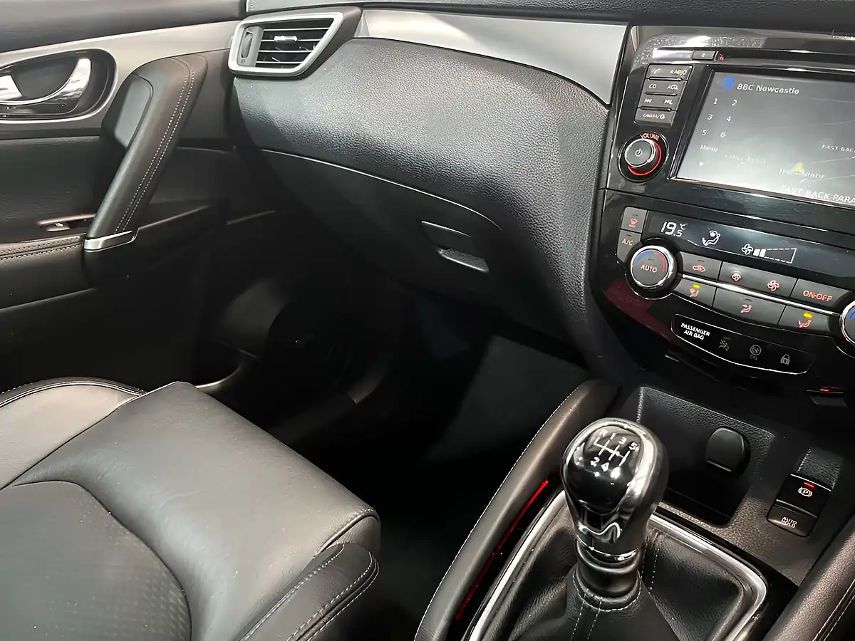 Used 2019 Nissan Qashqai Tekna White - Interior and Exterior details 20